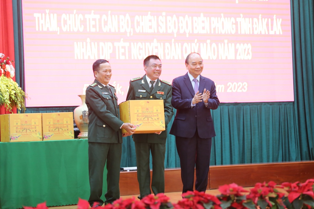Chủ tịch nước chúc Tết Bộ đội Biên phòng và người lao động tỉnh Đắk Lắk - 2 Chủ tịch nước chúc Tết Bộ đội Biên phòng và người lao động tỉnh Đắk Lắk - 2