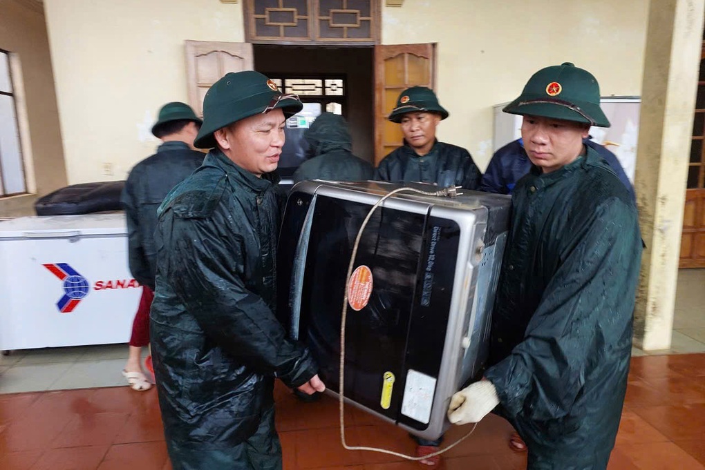 Gần 50 người phải di dời khẩn cấp vì sạt lở nghiêm trọng ở Quảng Trị - 2 Gần 50 người phải di dời khẩn cấp vì sạt lở nghiêm trọng ở Quảng Trị - 2