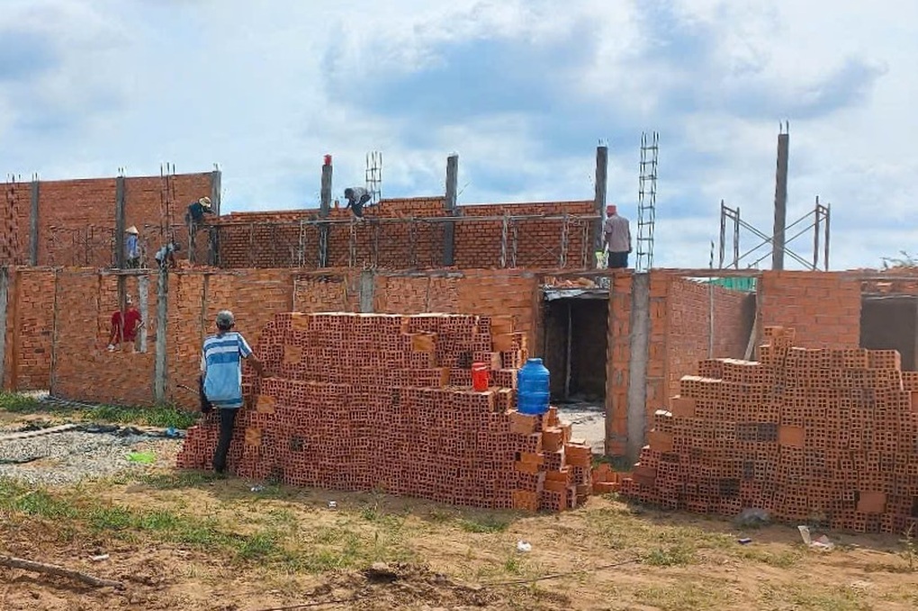 Xem xét cưỡng chế công trình vi phạm của con một “đại gia” ở Sóc Trăng - 1 Xem xét cưỡng chế công trình vi phạm của con một “đại gia” ở Sóc Trăng - 1