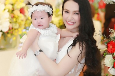 Hương Baby lộng lẫy trong ngày khai trương cơ sở mới của Camellia H Spa
