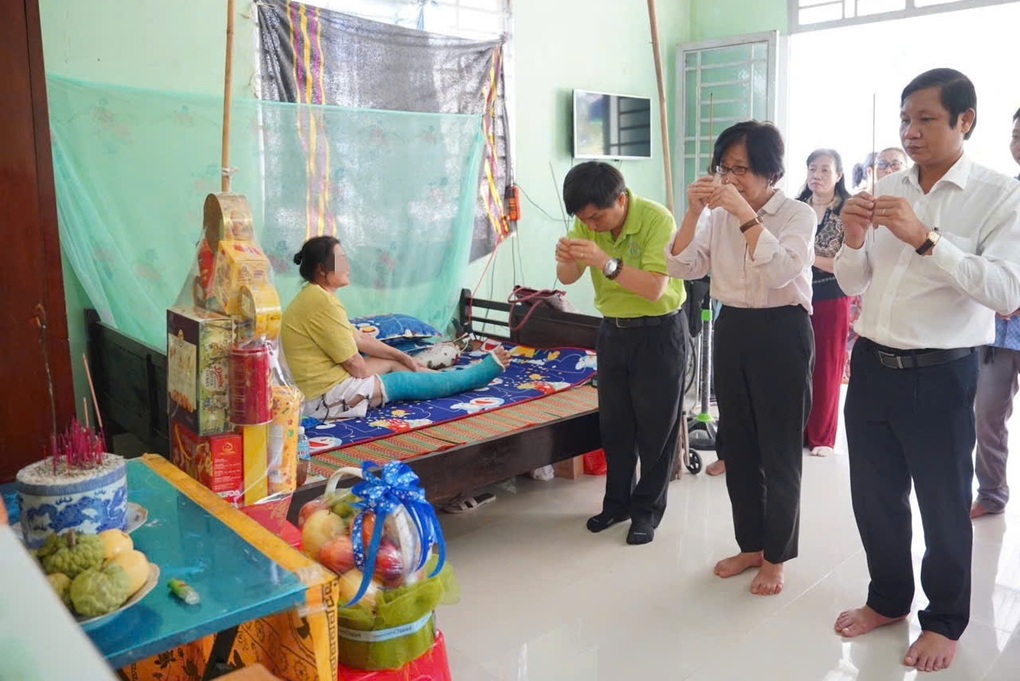 Mẹ đang nằm viện, con trai nén nỗi đau hiến tạng cha chết não cứu 6 người - 1