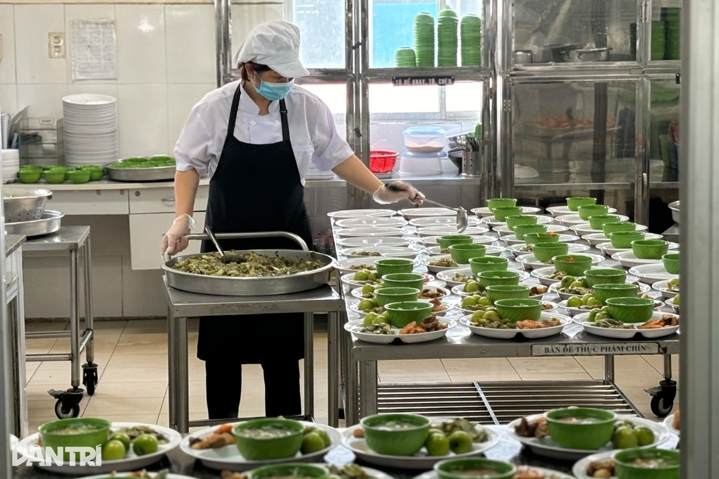 Giám đốc Sở ATTP TPHCM: “Họ núp ở khu dân cư, làm lén rất khó phát hiện” - 3 Giám đốc Sở ATTP TPHCM: “Họ núp ở khu dân cư, làm lén rất khó phát hiện” - 3