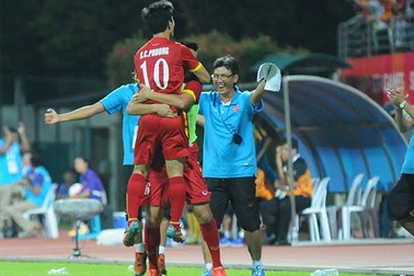 Chiêm ngưỡng tuyệt phẩm “lá vàng rơi” của Công Phượng