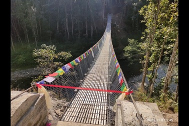 Hoa hậu Nepal giúp xây cầu cho người dân