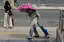 Nắng nóng gia tăng, hàng triệu người cao tuổi đối mặt nguy hiểm