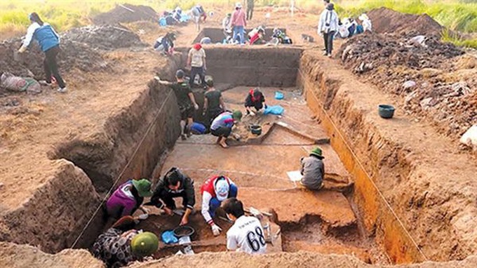 Hà Nội đề xuất bảo tồn di chỉ khảo cổ học Vườn Chuối đang bị xâm phạm - Ảnh 2.