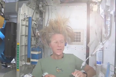 Cách gội đầu của các phi hành gia