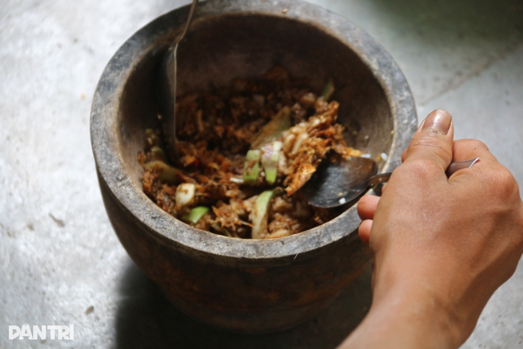 Cuộc sống mới của 2 anh em mồ côi từng chỉ ăn cá khô và cà đắng qua ngày - 2 Cuộc sống mới của 2 anh em mồ côi từng chỉ ăn cá khô và cà đắng qua ngày - 2