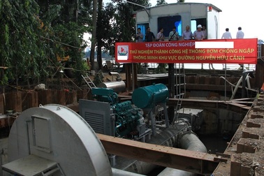TPHCM chấp nhận thuê máy bơm “khủng” chống ngập