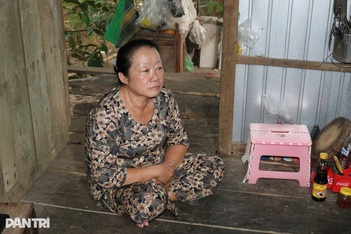 Cha mẹ mất, người phụ nữ 61 tuổi lủi thủi sống trong căn nhà dột nát