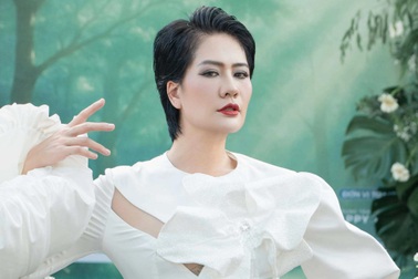 Diễn viên Minh Cúc phim "Về nhà đi con" khoe dáng trên sàn diễn thời trang