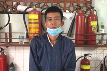 Bắt "nóng" người đàn ông giật iPhone của nữ du khách Pháp