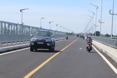 Bàn giao, đưa vào sử dụng cầu Đà Rằng mới