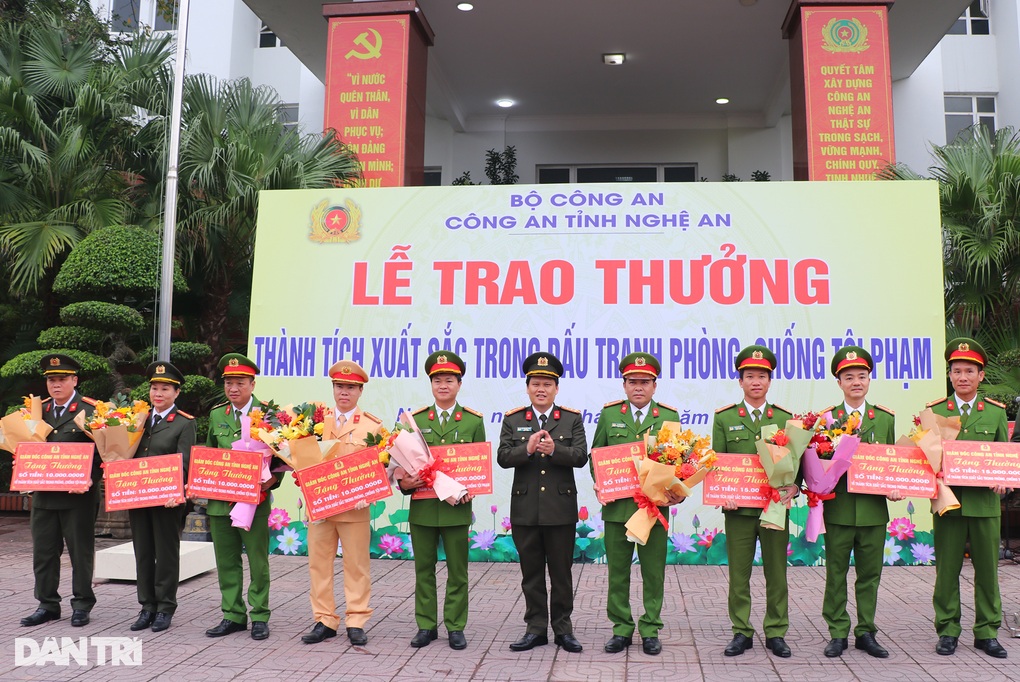 Giám đốc Công an Nghệ An: Không bắt được tên cướp ngân hàng, không ăn Tết - 3 Giám đốc Công an Nghệ An: Không bắt được tên cướp ngân hàng, không ăn Tết - 3