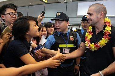 Quán quân X-Factor UK 2005 Shayne Ward đã tới Việt Nam