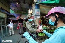 Từ 6/9, người đi chợ, đi siêu thị ở Hà Nội xin giấy đi đường như thế nào?