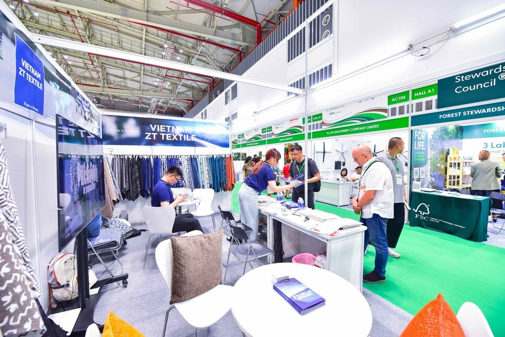 VIFA ASEAN 2025: Quy tụ hàng trăm doanh nghiệp nội, ngoại thất cùng hàng loạt sự kiện song hành - 2 VIFA ASEAN 2025: Quy tụ hàng trăm doanh nghiệp nội, ngoại thất cùng hàng loạt sự kiện song hành - 2