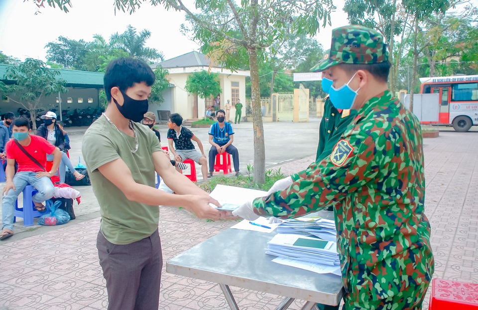 Thêm 300 công dân Nghệ An hoàn thành cách ly trở về nhà - 3 Thêm 300 công dân Nghệ An hoàn thành cách ly trở về nhà - 3