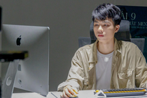 Nhà thiết kế 18 tuổi "thay áo" cho sách giáo khoa giành học bổng gần nửa tỷ đồng