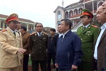 Thị sát "điểm nóng" xe quá tải, Chủ tịch tỉnh yêu cầu kỷ luật GĐ Sở TNMT