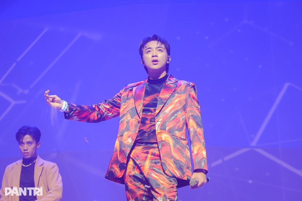 Noo Phước Thịnh cùng dàn anh trai diễn cực cháy ở Hà Nội - 9 Noo Phước Thịnh cùng dàn anh trai diễn cực cháy ở Hà Nội - 9