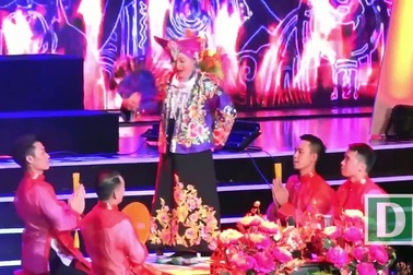 Xuân Hinh múa hầu đồng khiến khán giả choáng ngợp