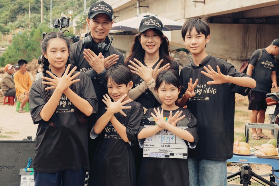 Đạo diễn Lý Hải: Tôi chỉ yêu cầu vợ mặc kín đáo - 4