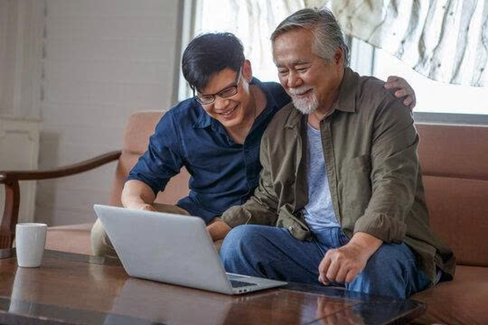 Bố bệnh nặng, tiết lộ sự thật giấu kín hơn 30 năm khiến tôi chết lặng - 1