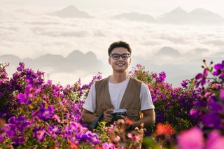Du lịch Mộc Châu, khách mê mẩn chụp ảnh, săn mây ở đồi sim - 9