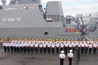 Tàu hải quân Việt Nam thăm hữu nghị Indonesia  
