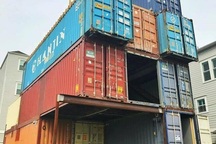 Nhà 3 tầng làm từ 11 container, bất ngờ nhất là nội thất hiện đại bên trong