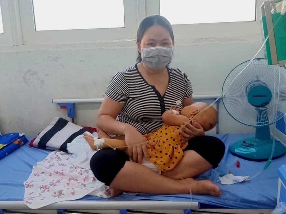 Đau xé lòng cảnh bé gái 10 tháng tuổi bị cắt một quả thận cầu cứu! - 4 Đau xé lòng cảnh bé gái 10 tháng tuổi bị cắt một quả thận cầu cứu! - 4