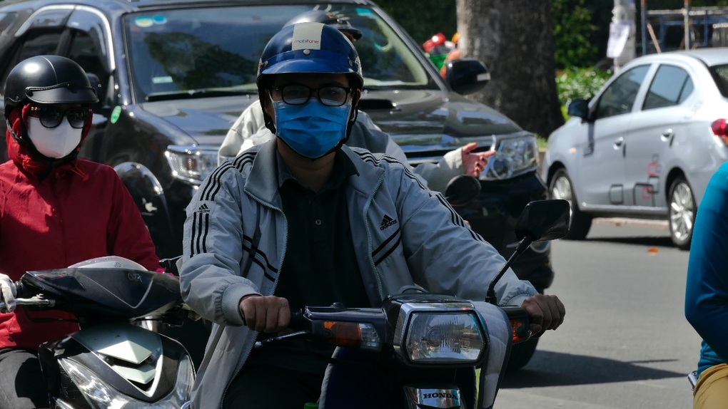 Lựa chọn trang phục chống tia UV trong mùa nắng nóng - 1 Lựa chọn trang phục chống tia UV trong mùa nắng nóng - 1