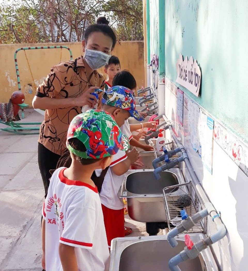 Ngày đầu đi học trở lại: Phụ huynh vui mừng, trẻ phấn khởi - 25 Ngày đầu đi học trở lại: Phụ huynh vui mừng, trẻ phấn khởi - 25