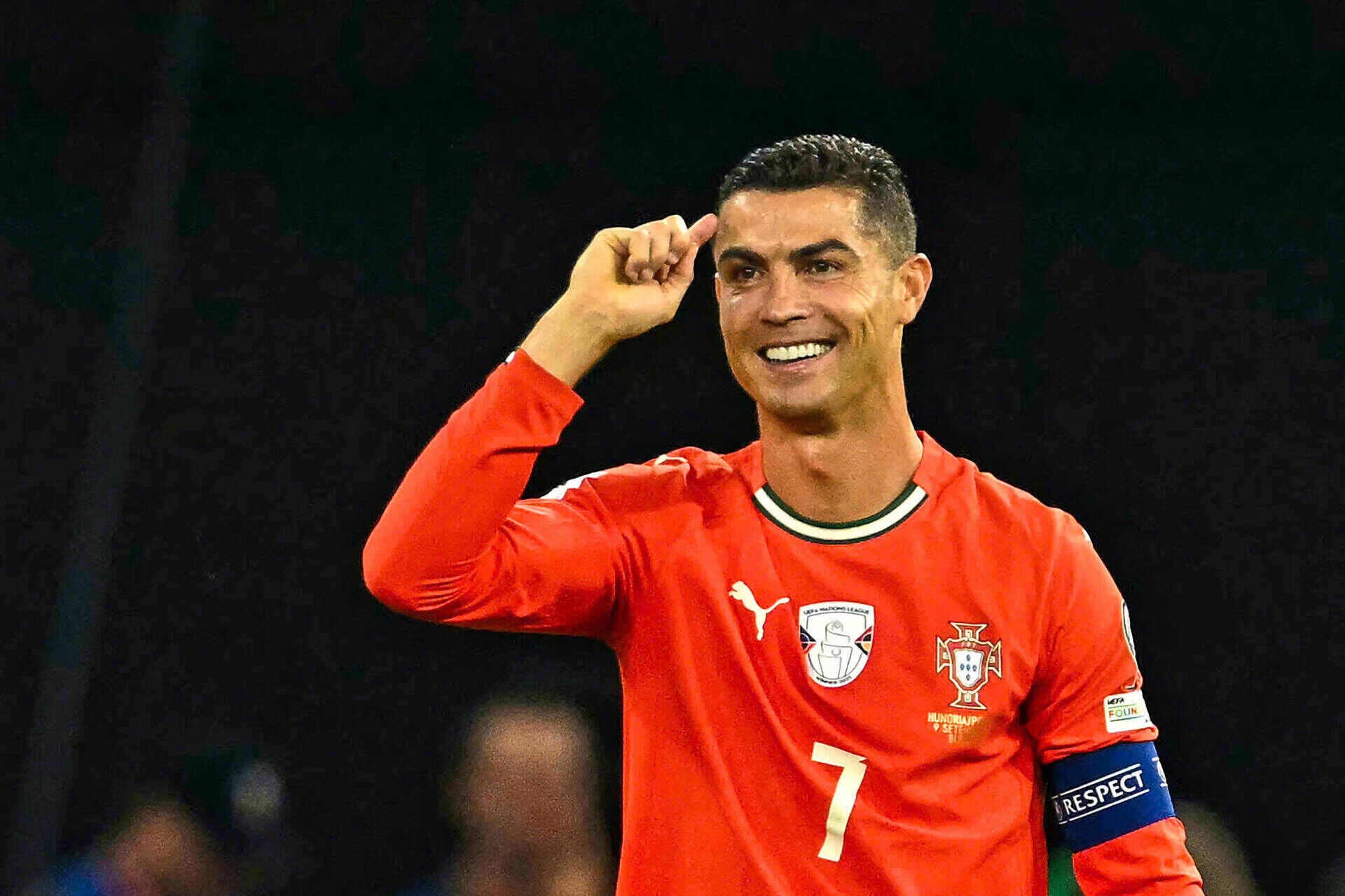 C.Ronaldo và Messi: Bùng cháy rực rỡ, dồn nén cho lần thăng hoa cuối cùng - 3 C.Ronaldo và Messi: Bùng cháy rực rỡ, dồn nén cho lần thăng hoa cuối cùng - 3