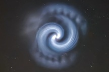 Vòng xoáy bí ẩn xuất hiện trên bầu trời châu Âu bị nghi là UFO