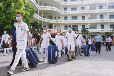 Quảng Ninh điều 500 cán bộ, nhân viên y tế chi viện Hà Nội chống dịch