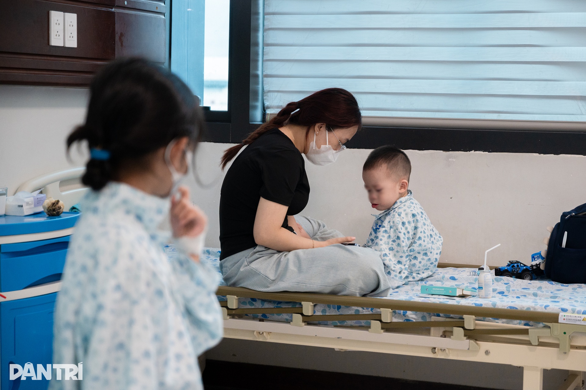 Hà Nội: Bệnh viện khám hơn 100 trẻ mắc cúm A/ngày, cảnh báo tỷ lệ viêm phổi — ảnh 13