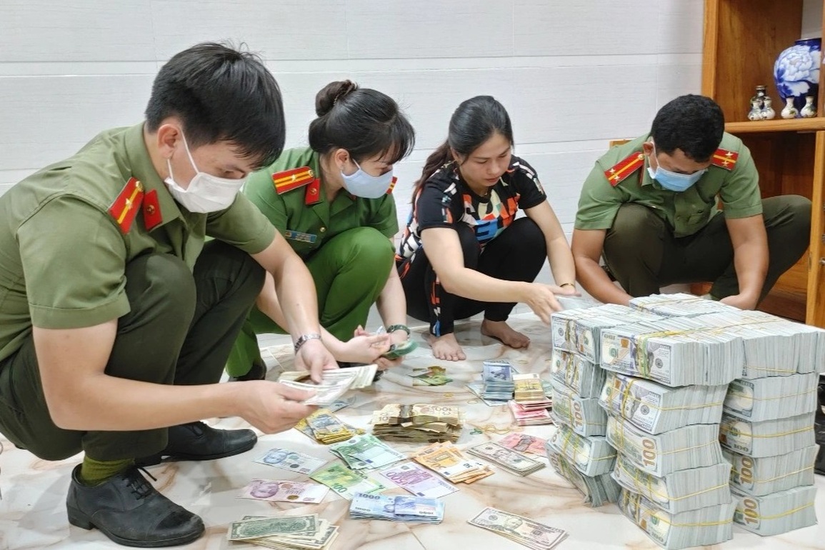 4 đối tượng trong đường dây buôn lậu vàng ra đầu thú - 5 4 đối tượng trong đường dây buôn lậu vàng ra đầu thú - 5