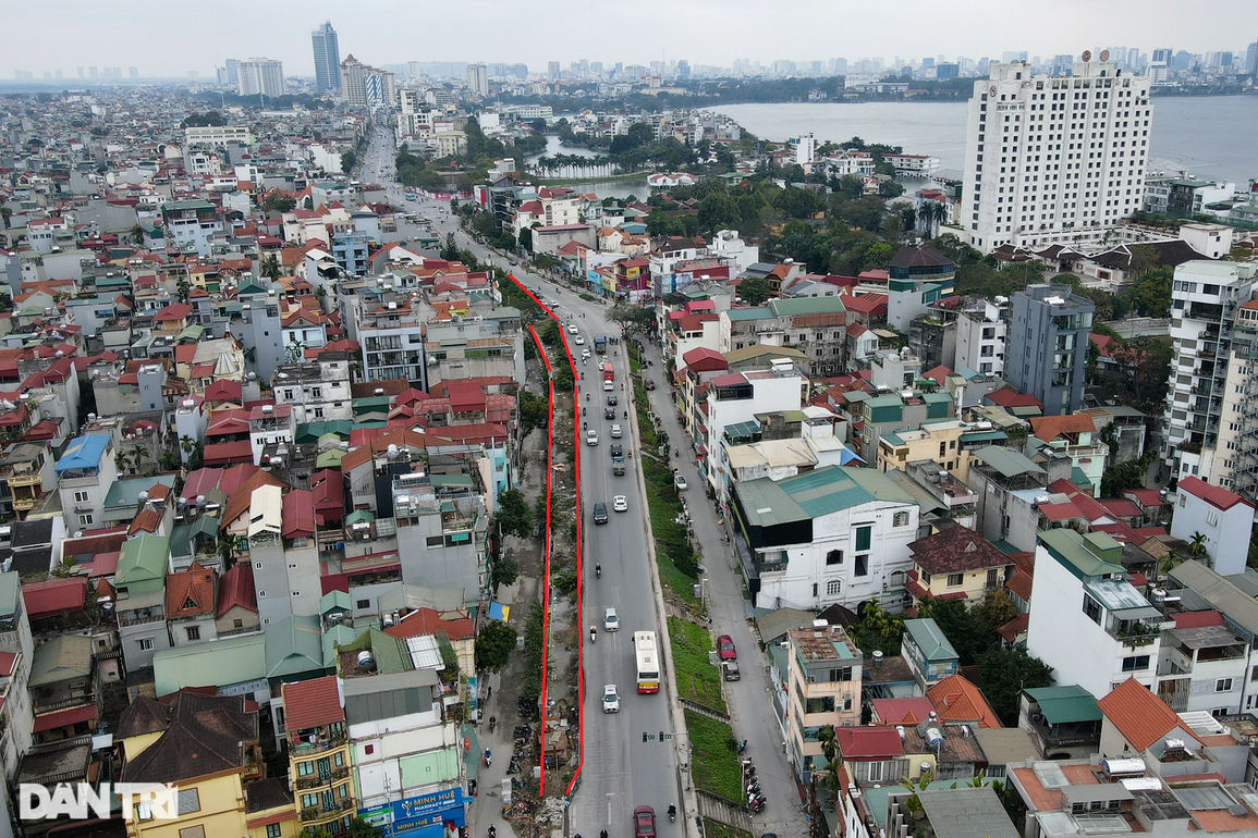 Cận cảnh hàng chục bốt điện chống nạng, nằm giữa đường... chờ giải cứu - 1 Cận cảnh hàng chục bốt điện chống nạng, nằm giữa đường... chờ giải cứu - 1