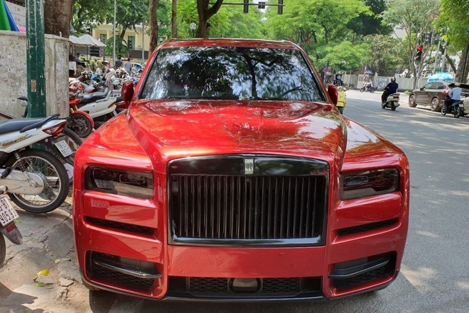 Giá 2 triệu đô, đại gia Việt đua nhau sắm Rolls-Royce Cullinan - 7 Giá 2 triệu đô, đại gia Việt đua nhau sắm Rolls-Royce Cullinan - 7