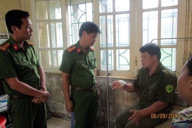 Can ngăn, hai công an viên bị chém