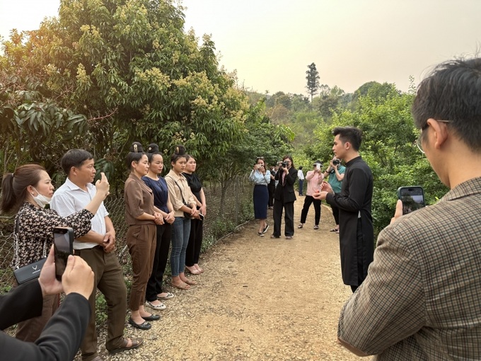 Hướng dẫn người dân ứng dụng tốt công nghệ điện tử trong sản xuất, kinh doanh, giới thiệu và quảng bá các sản phẩm nông sản của tỉnh Sơn La