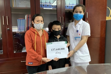 Bạn đọc Dân trí giúp đỡ bố, con ung thư gần 138 triệu đồng