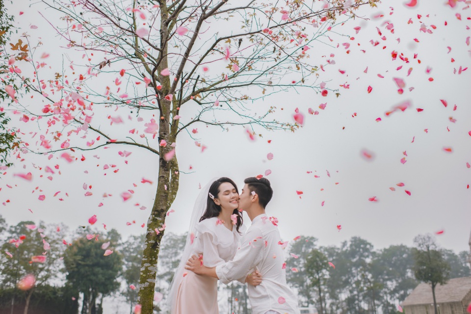 Cầu thủ Duy Mạnh và vị hôn thê tung ảnh cưới lãng mạn sát thềm hôn lễ - 5 Cầu thủ Duy Mạnh và vị hôn thê tung ảnh cưới lãng mạn sát thềm hôn lễ - 5