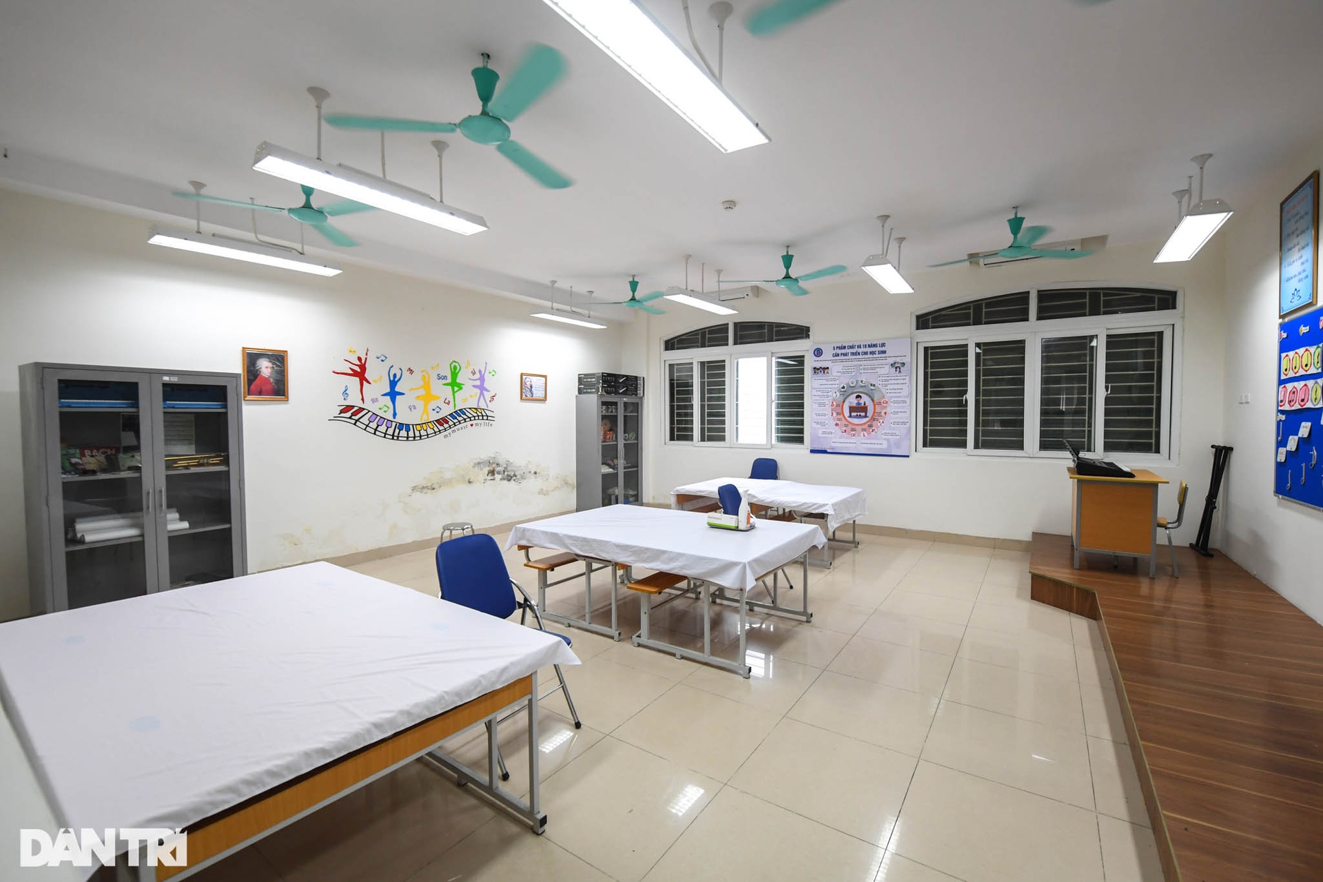 Giáo viên ở Hà Nội vào vai học sinh diễn tập đón trẻ lớp 1-6 trở lại trường - 20 Giáo viên ở Hà Nội vào vai học sinh diễn tập đón trẻ lớp 1-6 trở lại trường - 20