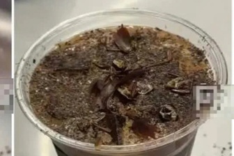 Quầy nước tung món cà phê rắc gián giá 166.000 đồng, mỗi ngày bán hơn 10 ly