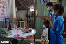 Covid-19 cướp mất mẹ, 2 con thơ côi cút mịt mờ tương lai