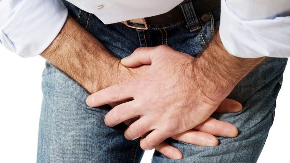 Bẻ dương vật đang chào cờ vì khó chịu, người đàn ông nhập viện cấp cứu - 1