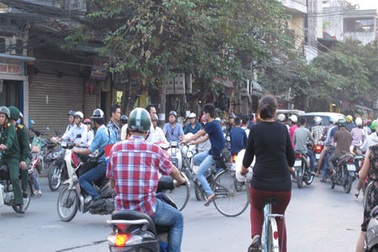 Đề nghị lắp cột đèn tín hiệu tại ngã tư Đại La - Trần Đại Nghĩa